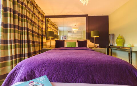 Torwood: Meubles, Design Intérieur, Lit, Chambre, Sol, Sol, Literie, Plafond, Drap De Lit, Bois