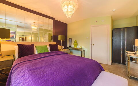 Torwood: Design Intérieur, Meubles, Sol, Plafond, Sol, Chambre, Lit, Éclairage, Pièce, Luminaire