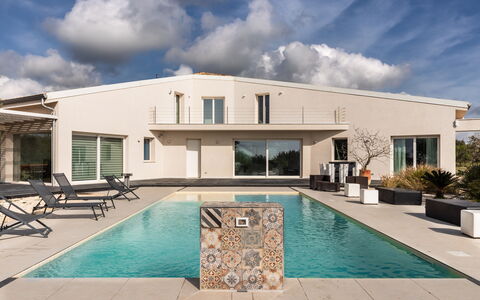 Pizzuta Country House: Piscine, Zone Résidentielle, Domicile, Maison, Biens, Composite, Recours, Villa, Ombre, Béton