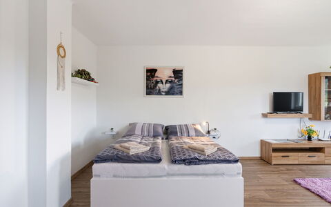 Happy Home: Lit, Meubles, Design Intérieur, Chambre, Sol, Sol, Pièce, Mur, Literie, Drap De Lit