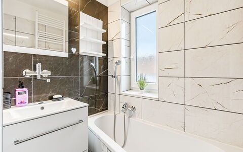 Happy Home: Sol, Luminaire Plomberie, Design Intérieur, Salle De Bains, Sol, Plomberie, Tuile, Robinet, Évier