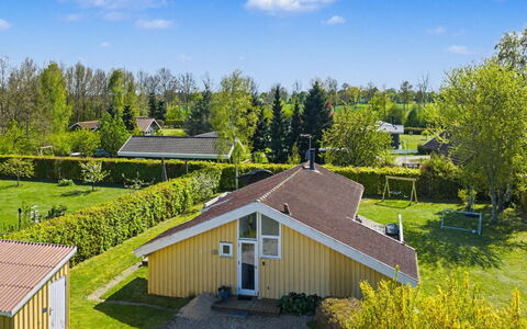 Sote - 330M from the Sea: Maison, Zone Résidentielle, Paysage, Toit, Domicile, Lot Terre, Chalet, Biens, Aménagement Paysager, Jardin