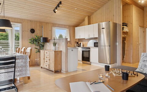 Loki - 200M from the Sea: Design Intérieur, Bois, Meubles, Sol, Sol, Plafond, Pièce, Parquet, Cuisine, Table Cuisine Et Salle A Manger