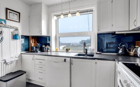 Bondi - 150M from the Sea: Cuisine, Appareil De Cuisine, Principaux Appliance, Comptoir, Électroménager, Cabinetry, Design Intérieur, Cuisinière, Robinet, Evier