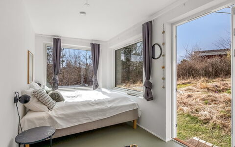Lasse - 550M from the Sea: Bois, Plafond, Chambre, Lit, Literie, Drap De Lit, Dur, Tache De Bois, Parquet, Daylighting