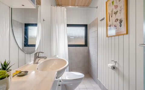 Lasse - 550M from the Sea: Mur, Luminaire Plomberie, Design Intérieur, Salle De Bains, Sol, Sol, Plafond, Évier, Lavabo, Éclairage
