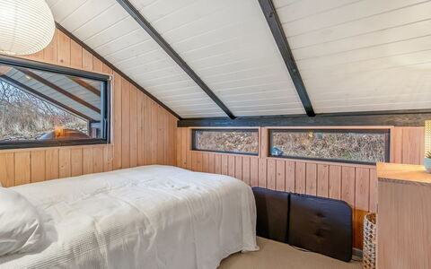 Lasse - 550M from the Sea: Bois, Plafond, Design Intérieur, Chambre, Sol, Lit, Pièce, Dur, Grenier, Literie