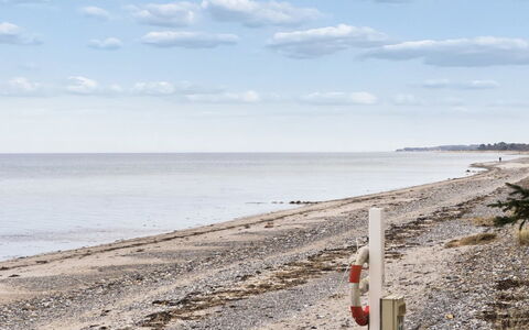 Ally - 1.2Km from the Sea: Toit, Maison, Domicile, Chalet, Porte, Siding, Biens, Pelouse, Cour, Porche