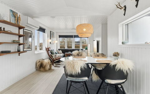 Ally - 1.2Km from the Sea: Bois, Plafond, Design Intérieur, Meubles, Domicile, Luminaire, Parquet, Salon, Table Cuisine Et Salle A Manger, Chaise