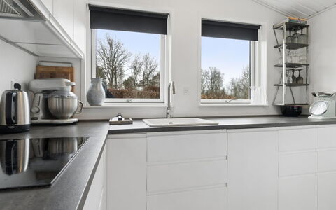 Ally - 1.2Km from the Sea: Cuisine, Comptoir, Design Intérieur, Appareil De Cuisine, Cabinetry, Sol, Evier, Électroménager, Domicile, Éclairage