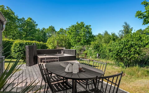 Ally - 1.2Km from the Sea: Bois, Meubles, Mobilier De Jardin, Table, Tableau De Plein Air, Lot Terre, Chaise, Dur, Jardin, Plate-Forme