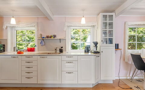 Aslag - 3.5Km from the Sea: Design Intérieur, Meubles, Sol, Cabinetry, Cuisine, Comptoir, Bois, Sol, Plafond, Appareil De Cuisine