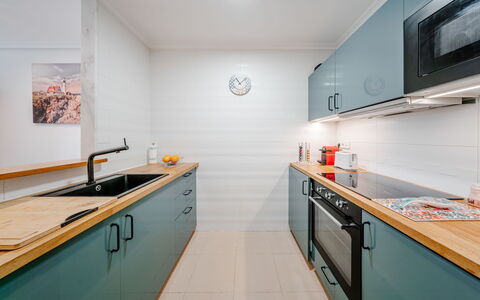 Jávea 455: Cuisine, Comptoir, Principaux Appliance, Appareil De Cuisine, Cabinetry, Design Intérieur, Sol, Bois, Cuisinière, Plafond