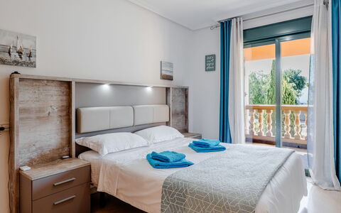 Jávea 455: Lit, Chambre, Meubles, Design Intérieur, Literie, Drap De Lit, Domicile, Appartement, Sol, Pièce