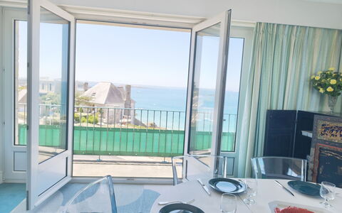 Le Grand Lambert: Sol, Meubles, Mer, Appartement, Verre, Chaise, Océan, Recours, Balcon, Eco Hôtel