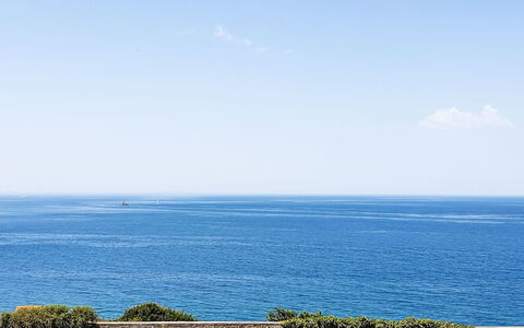 Le Grand Lambert: Ciel, Bleu, L'Eau, Ressources En Eau, Horizon, Jour, Plan D'Eau, Mer, Été