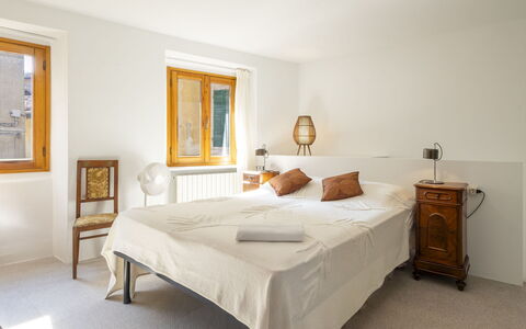 La Giuseppina: Meubles, Lit, Design Intérieur, Chambre, Mur, Sol, Sol, Bois, Pièce, Literie