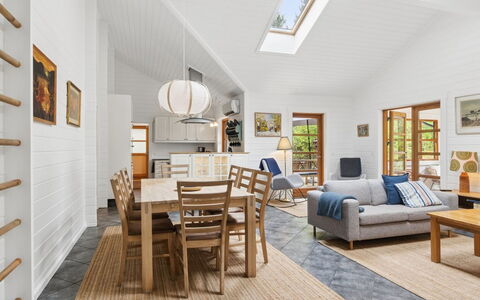 Pertti - 625M from the Sea: Meubles, Design Intérieur, Canapé, Sol, Sol, Bois, Plafond, Salon, Parquet, Pièce