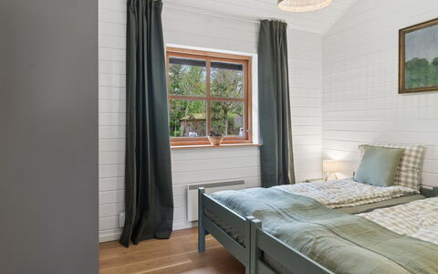 Pertti - 625M from the Sea: Design Intérieur, Sol, Bois, Sol, Chambre, Plafond, Meubles, Lit, Éclairage, Pièce
