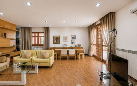 Villa Billona: Meubles, Design Intérieur, Sol, Sol, Canapé, Bois, Plafond, Pièce, Salon, Table