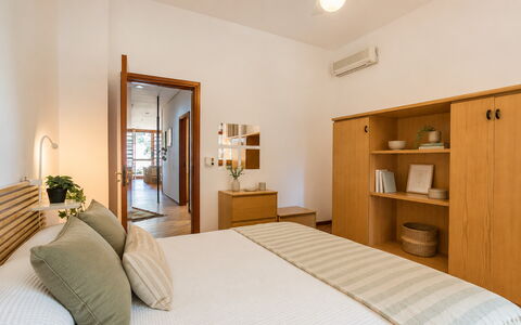 Villa Billona: Meubles, Design Intérieur, Sol, Sol, Bois, Plafond, Lit, Pièce, Chambre, Éclairage
