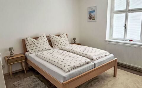 Děčín Heights: Lit, Chambre, Bois, Meubles, Literie, Drap De Lit, Design Intérieur, Textile, Sol, Sol