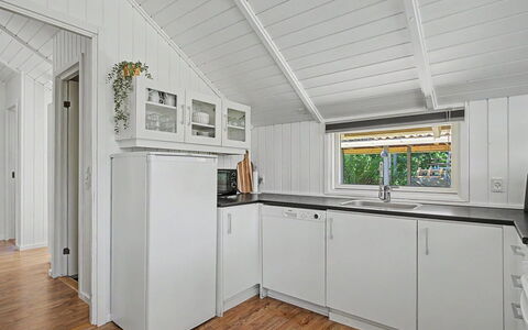 Troen - 400M from the Sea: Sol, Bois, Sol, Plafond, Design Intérieur, Principaux Appliance, Parquet, Cuisine, Pièce, Dur