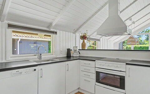 Troen - 400M from the Sea: Sol, Cuisine, Bois, Plafond, Design Intérieur, Sol, Comptoir, Principaux Appliance, Cabinetry, Appareil De Cuisine