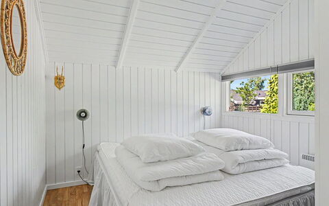 Troen - 400M from the Sea: Bois, Plafond, Design Intérieur, Chambre, Sol, Sol, Linge, Lit, Literie, Drap De Lit