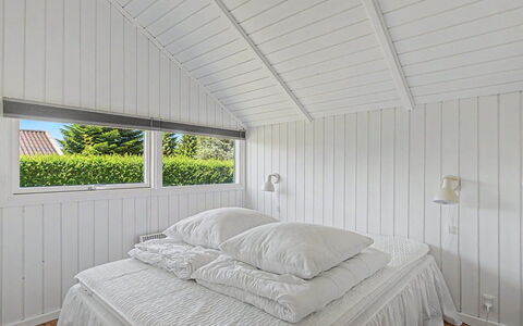 Troen - 400M from the Sea: Bois, Plafond, Design Intérieur, Sol, Sol, Chambre, Lit, Linge, Literie, Drap De Lit