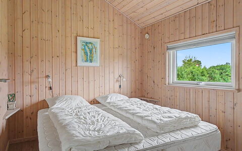 Wilma - 220M from the Sea: Bois, Chambre, Domicile, Lit, Literie, Plafond, Dur, Planche, Drap De Lit, Cadre De Lit