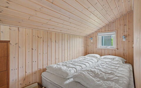 Wilma - 220M from the Sea: Bois, Plafond, Chambre, Sol, Design Intérieur, Domicile, Sol, Dur, Tache De Bois, Lit