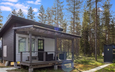 Kipinä: Chalet, Lot Terre, Porche, Cabane En Rondins, Siding, Batiments Jardin, Cabanon, Ombre, Cour, Plate-Forme