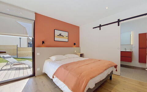 4 Mouettes: Meubles, Design Intérieur, Bois, Sol, Sol, Plafond, Chambre, Lit, Éclairage, Pièce