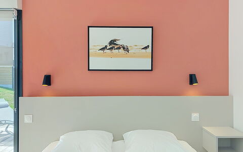 4 Mouettes: Mur, Design Intérieur, Meubles, Sol, Rose, Chambre, Lit, Pièce, Throw Pillow, Plafond