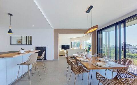 4 Mouettes: Meubles, Design Intérieur, Sol, Table Cuisine Et Salle A Manger, Chaise, Salle À Manger, Plafond, Bois, Sol, Table