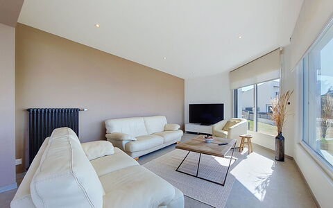 4 Mouettes: Design Intérieur, Sol, Sol, Plafond, Meubles, Pièce, Éclairage, Domicile, Canapé, Salon