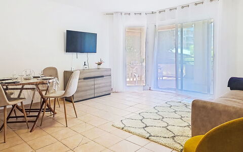 Nautica: Sol, Meubles, Design Intérieur, Sol, Pièce, Chaise, Salon, Appartement, Canapé, Plafond