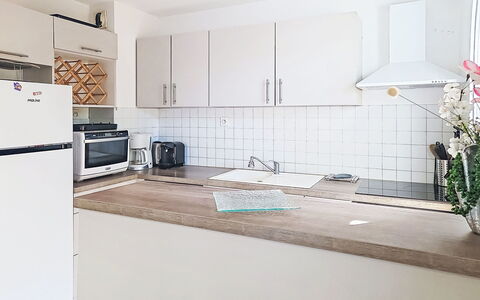 Nautica: Cuisine, Appareil De Cuisine, Sol, Principaux Appliance, Comptoir, Design Intérieur, Sol, Bois, Cabinetry, Meubles