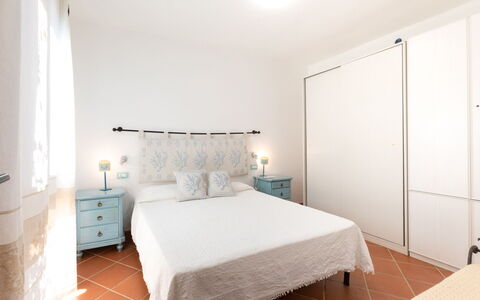 Villa Boi: Design Intérieur, Chambre, Meubles, Sol, Sol, Lit, Pièce, Drap De Lit, Plafond, Literie