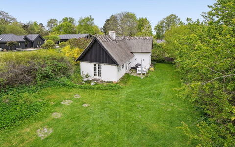 Nadica - 415M from the Sea: Bâtiment, Maison, Fenêtre, Domicile, Toit, Zone Résidentielle, Arbuste, Chalet, Lot Terre