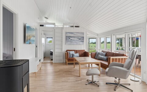 Saku - 375M from the Sea: Design Intérieur, Sol, Bois, Sol, Plafond, Meubles, Canapé, Parquet, Salon, Domicile
