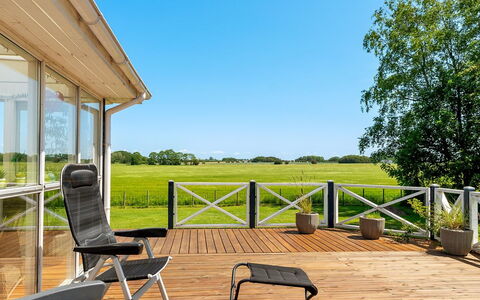 Saku - 375M from the Sea: Ciel, Porche, Lot Terre, Plate-Forme, Chaise, Mobilier De Jardin, Ombre, Chalet, Dur, Structure En Plein Air