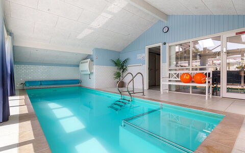 Saku - 375M from the Sea: Piscine, Sol, Sol, Meubles, Design Intérieur, Recours, Plafond, Chaise, Hôtel, Eco Hôtel