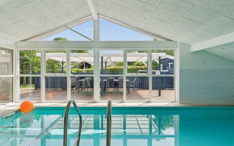 Saku - 375M from the Sea: Piscine, Recours, Composite, Ombre, Chaise, Mobilier De Jardin, Eco Hôtel, Biens, Hôtel, Conception
