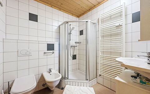 Apartment 5: Design Intérieur, Sol, Sol, Pièce, Plafond, Luminaire Plomberie, Plomberie, Salle De Bains, Évier, Robinet