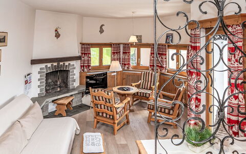 Chesa Minchületta: Meubles, Design Intérieur, Bois, Plafond, Sol, Canapé, Salon, Sol, Pièce, Éclairage