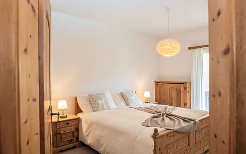 Chesa Minchületta: Meubles, Lit, Design Intérieur, Chambre, Sol, Sol, Bois, Literie, Drap De Lit, Plafond