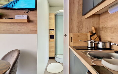 Arsen: Bois, Design Intérieur, Tache De Bois, Comptoir, Électroménager, Contre-Plaqué, Plomberie, Luminaire Plomberie, Salon