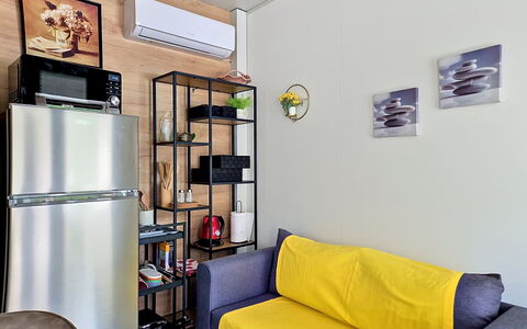 Arsen: Meubles, Design Intérieur, Sol, Sol, Pièce, Appartement, Canapé, Throw Pillow, Salon, Domicile